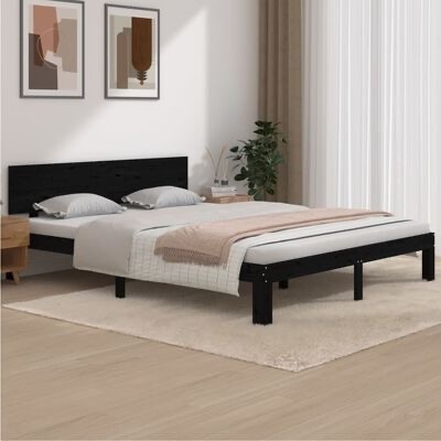 Cama de casal com estrutura preta e roupa de cama branca, manta castanha e almofadas cinzentas, em quarto minimalista com pinturas abstractas.