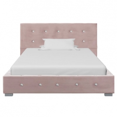 Cama estofada rosa claro com botões brilhantes e colchão branco