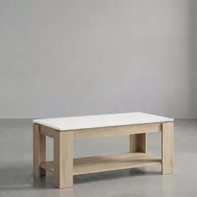 Mesa de centro retangular com tampo branco e base de madeira clara