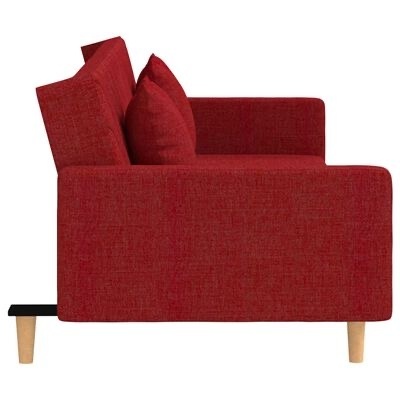 Sofá vermelho de tecido com almofadas e pernas de madeira