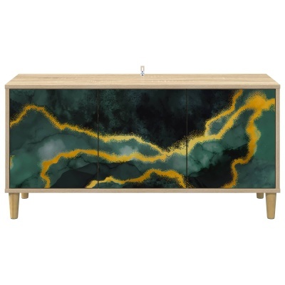 Aparador de madeira clara com portas decoradas em padrão abstrato verde, preto e laranja