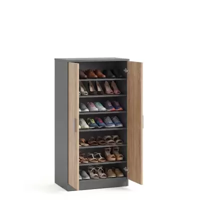 Sapateira cinza com portas em madeira clara abertas com vários sapatos expostos
