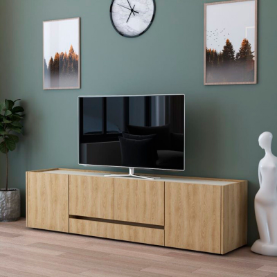 Móvel TV madeira clara com TV e decoração de interiores