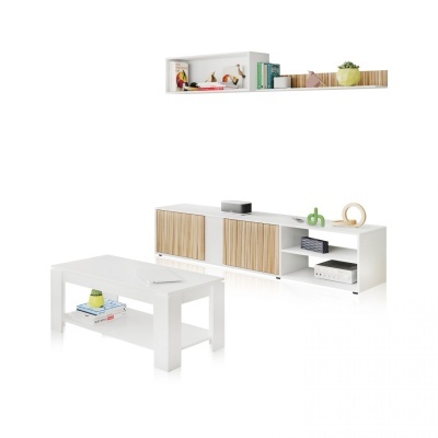 Conjunto de móveis branco e madeira clara com decoração minimalista