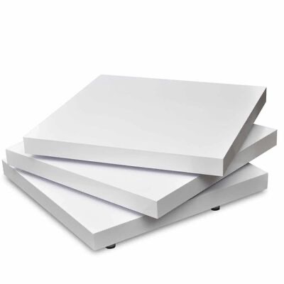 Três plataformas quadradas brancas empilhadas com suporte preto