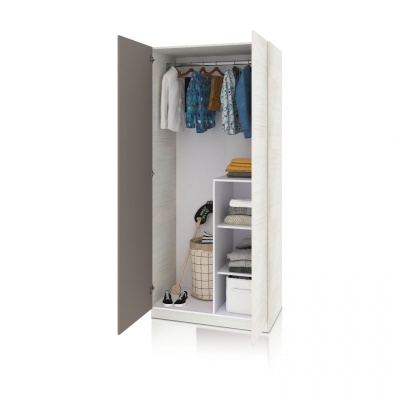 Guarda-roupa aberto com roupas, prateleiras e cesto