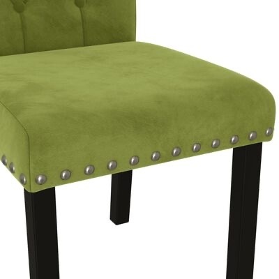 Cadeira verde estofada com tachas e pernas pretas