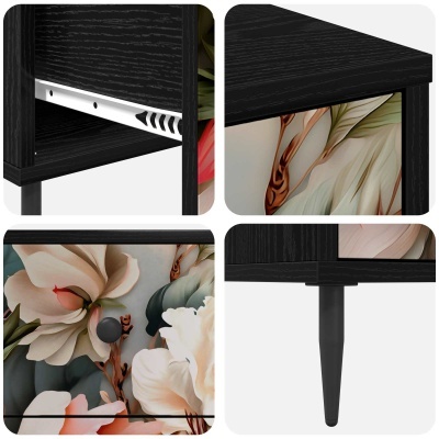 Móvel preto com gavetas decoradas com flores coloridas e pernas cilíndricas pretas