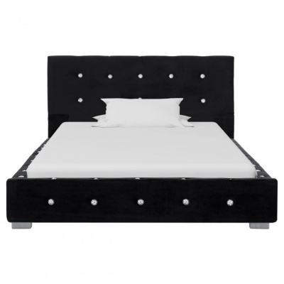 Cama de casal preta estofada com botões brilhantes, colchão branco e almofada, fundo branco