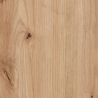 Superfície de madeira clara com veios e nós