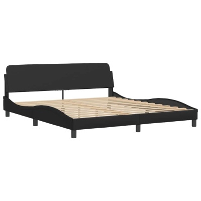 Cama de casal preta com ripas de madeira claras e cabeceira simples