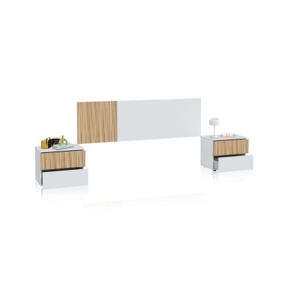 Conjunto de móveis de quarto com mesas de cabeceira brancas e madeira clara e cabeceira combinando