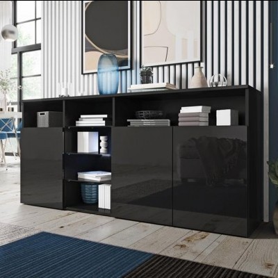 Móvel de arrumação preto brilhante com prateleiras abertas e portas num ambiente moderno