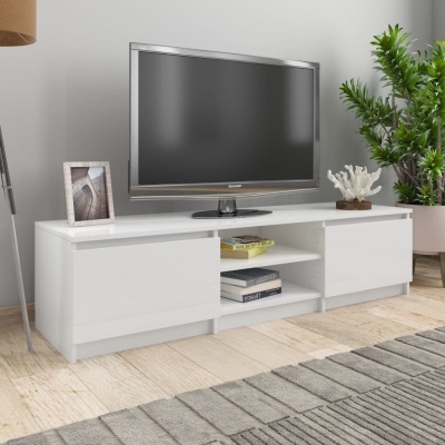 Móvel de TV branco com prateleiras centrais e objetos decorativos num ambiente interior