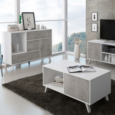 Móveis brancos e cinza claros estilo cimento numa sala de estar moderna com vista para montanha