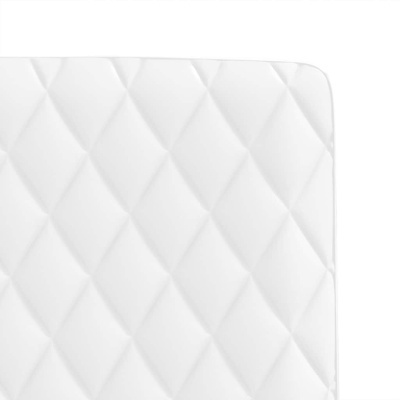 Colchão branco acolchoado em losangos