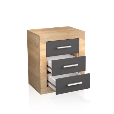 Móvel de gavetas de madeira clara com três gavetas cinzentas abertas