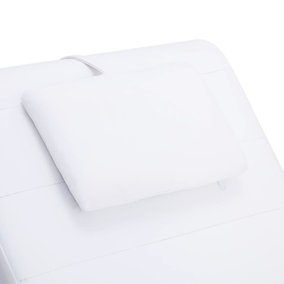 Almofada branca sobre superfície acolchoada branca