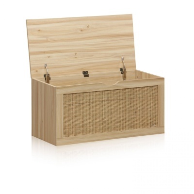 Caixa de armazenamento em madeira clara com tampa aberta e frente entrelaçada