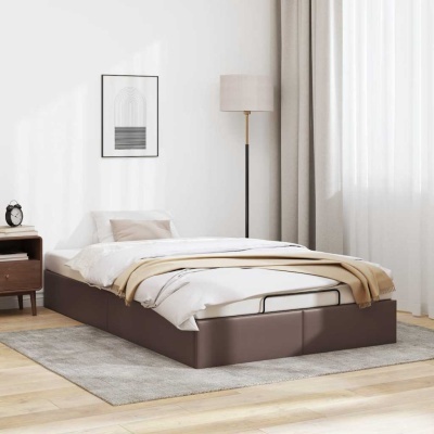 Cama individual com base castanha, roupa de cama branca e manta bege num quarto minimalista.