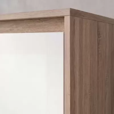 Armário de madeira com porta branca e acabamento carvalho claro