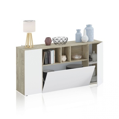 Aparador moderno com portas brancas e objetos decorativos em cima