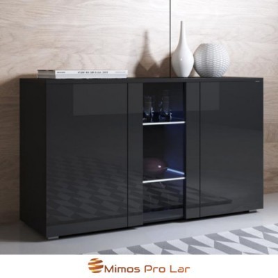 Aparador moderno preto com três portas brilhantes e decoração minimalista