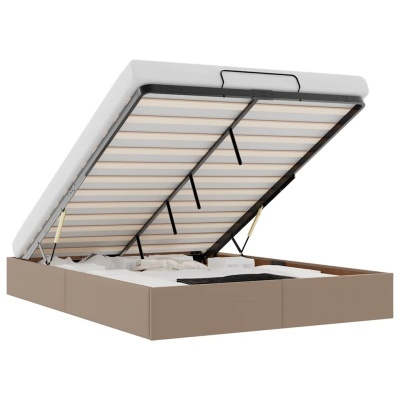 Cama de casal bege com arrumação e alça preta aberta