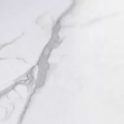 Superfície de mármore branco com veios cinzentos