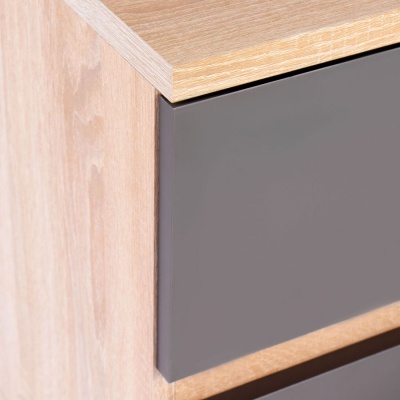 Móvel com estrutura em madeira clara e gaveta cinza fosco