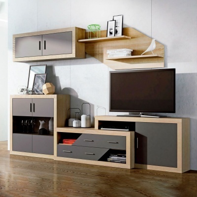 Conjunto de móveis para sala com prateleiras e armários em madeira clara e cinzento