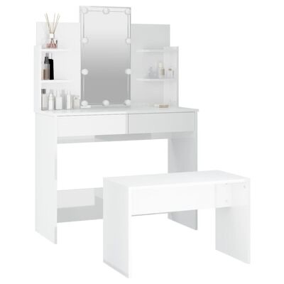 Penteadeira branca com espelho iluminado, gavetas, prateleiras com frascos e banco correspondente