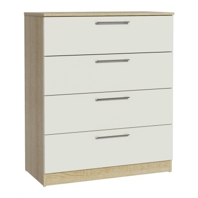 Cômoda madeira castanha clara com quatro gavetas brancas e puxadores metálicos