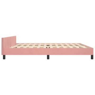 Cama de casal rosa com cabeceira acolchoada e pés pretos.