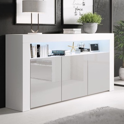 Aparador branco e cinza brilhante com decoração e iluminação interior