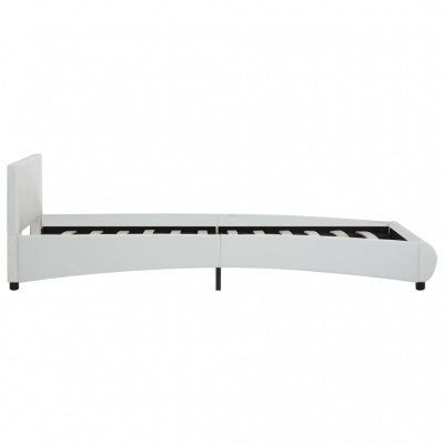 Cama individual branca em madeira com cabeceira simples e estrutura com ripas