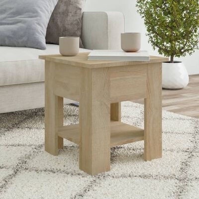 Mesa de centro pequena em madeira clara com dois vasos e livro, perto de sofá e planta
