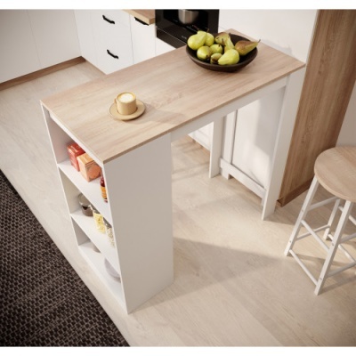 Mesa alta de cozinha com tampo de madeira clara e estantes brancas, banco alto branco e piso claro