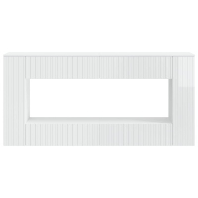 Cómoda branca com ranhuras verticais e espaço retangular aberto