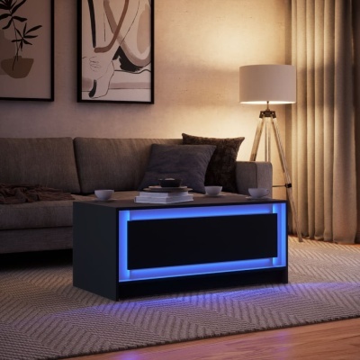 Mesa de centro preta com luz LED azul numa sala com sofá cinza e luminária de pé