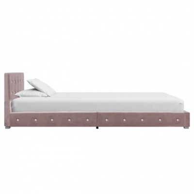 Cama estofada cor de rosa claro com colchão e almofadas brancos