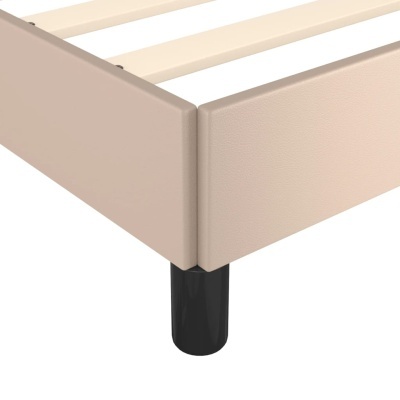 Base de cama bege com pés pretos e ripas de madeira