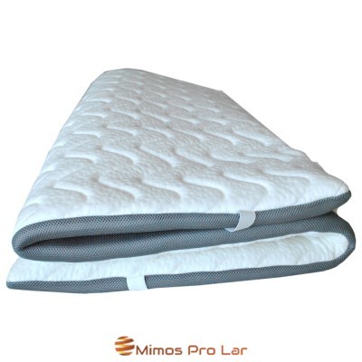 Colchão branco acolchoado com bordas cinzentas