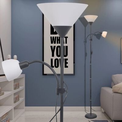 Lâmpada de pé branca fosca e preta numa sala com quadro 'DO WHAT YOU LOVE'