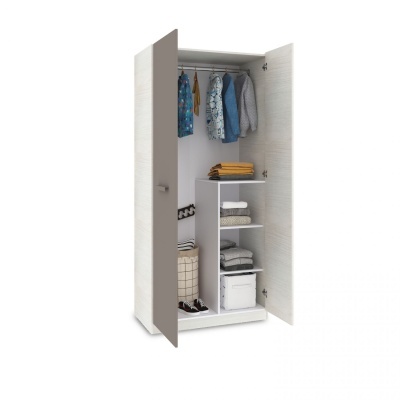 Guarda-roupa branco aberto com roupas e prateleiras organizadoras