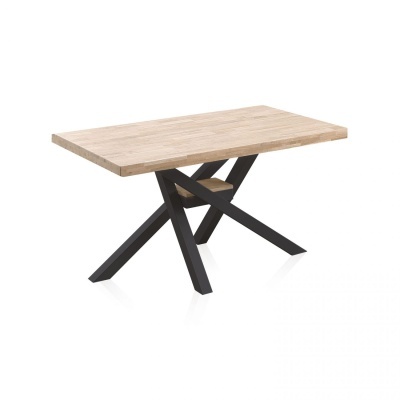 Mesa de jantar com tampo de madeira clara e base de metal preto geométrica