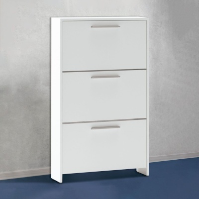 Móvel de arrumação branco de três gavetas com pegas metálicas numa sala com parede cinzenta e chão azul