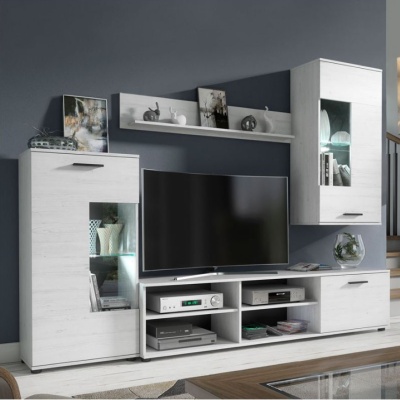 Móvel de sala de estar branco cinzento com TV, vitrinas iluminadas e prateleira superior com decoração