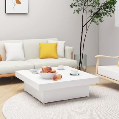 Mesa de centro quadrada branca numa sala com sofá e decoração minimalista