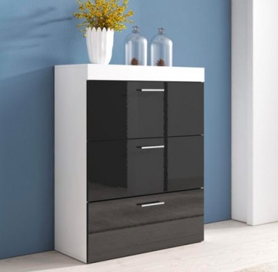 Móvel de arrumação branco com gavetas pretas brilhantes e decoração